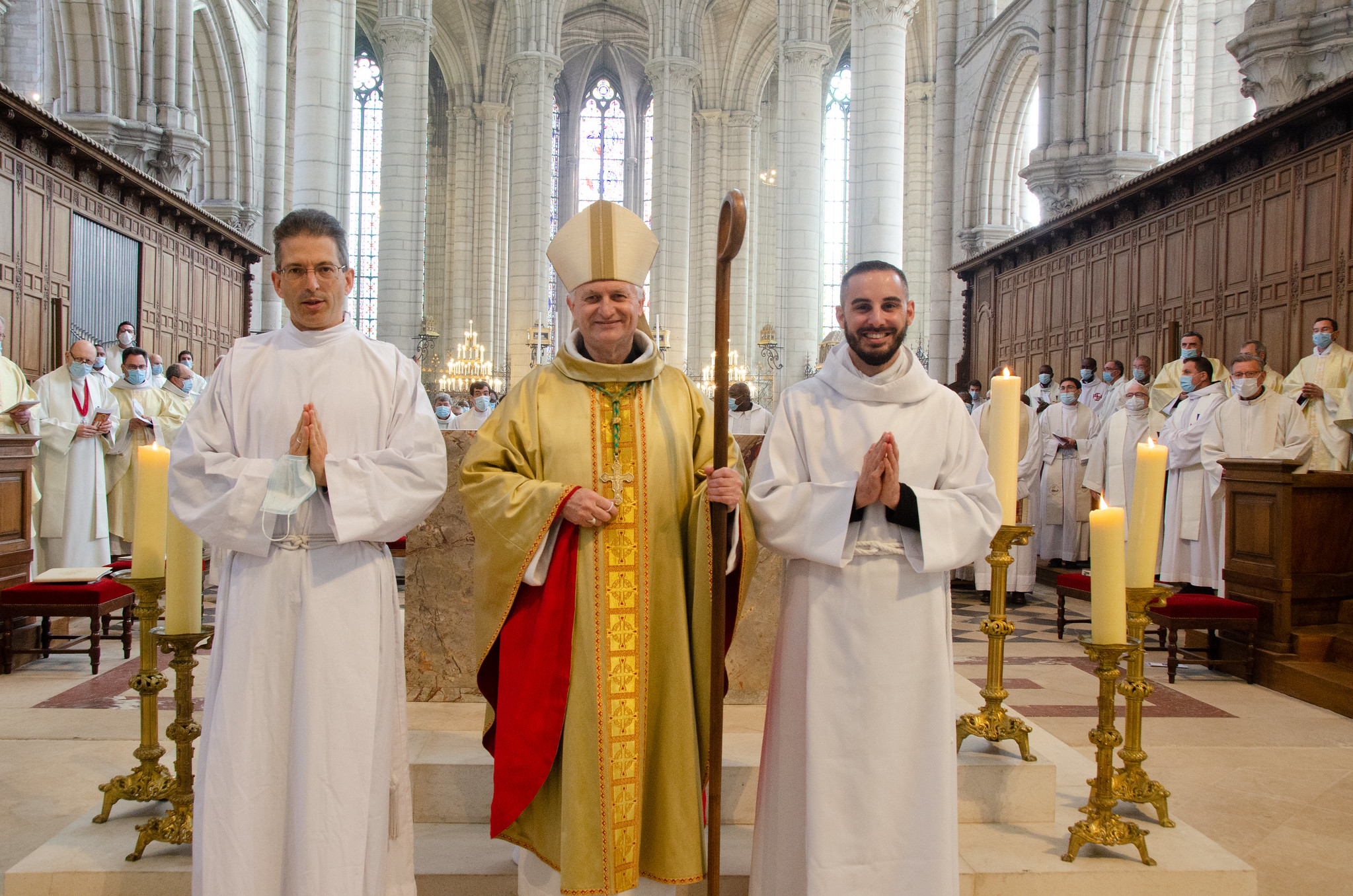 Les ordinands avec l'évêque